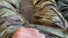 Gay Soldier Stuff: 美国陆军穿着骑师 Y 前紧身的白皮裤撸管！