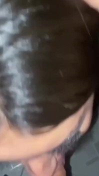 Seni spermsiz bırakacak ve ne kadar iyi yaptığımdan memnun olacak bu oral seksi sana vermemi ister misin?