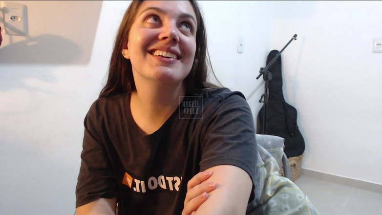 Angell Apolo: Blondýna S Velkým Zadkem Tančí V Místnosti Živě