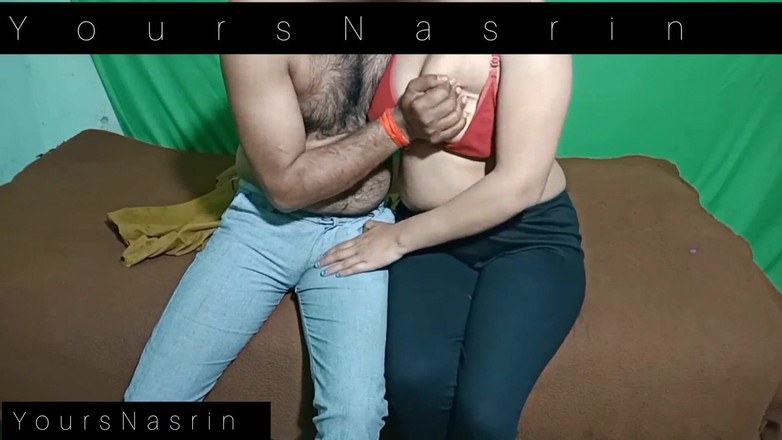YoursNasrin: Милфа бхабхи приветствует своего бойфренда в ее спальне