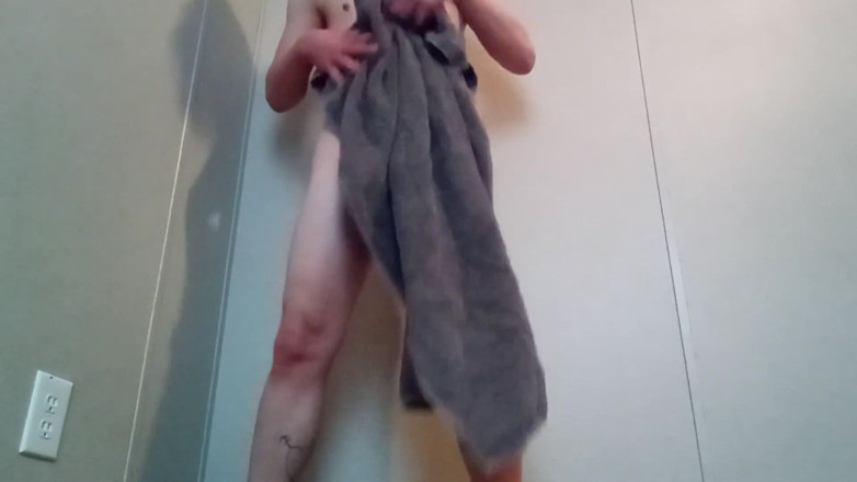 LilTaste: Towel Fetish Fanclub Video of the Month; April 2022