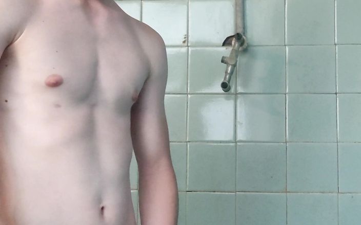 Ethan Alpha: Un nou sexy face duș