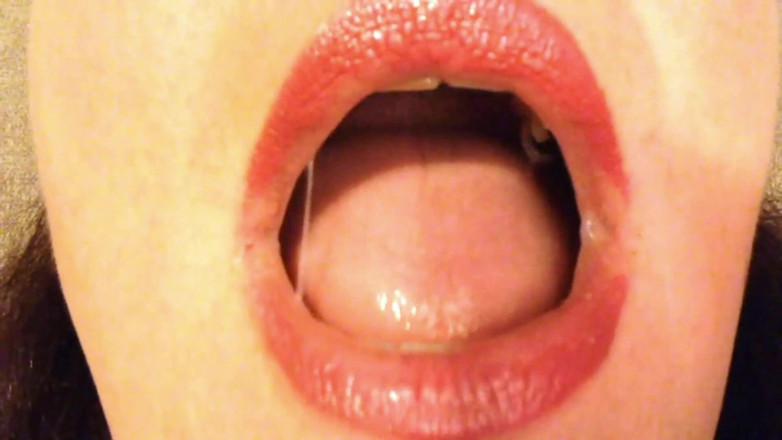 Lily Lipstixxx: Mouth inspection - Be careful, I bite!