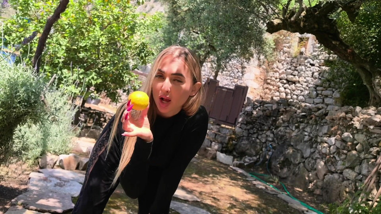 Goddess Lena: Zmiażdżę cię!