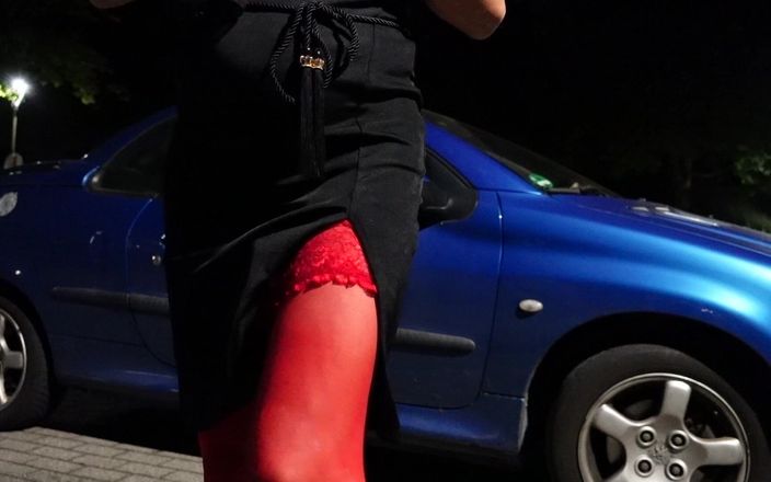Loreley add: Chčiju na své nadržené červené punčochy