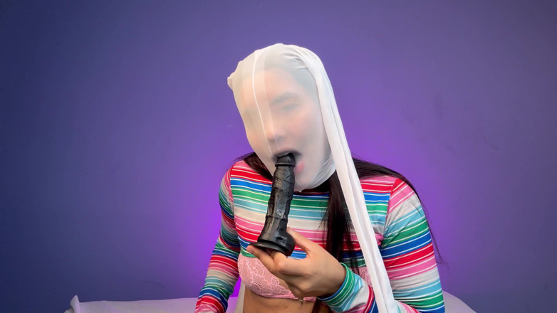 Rollerpublic: Dildo nella calza bagnata