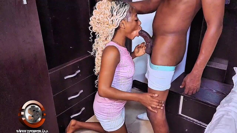 Tusweet9ja: Nữ hoàng đụ bị nện mạnh trong tủ quần áo