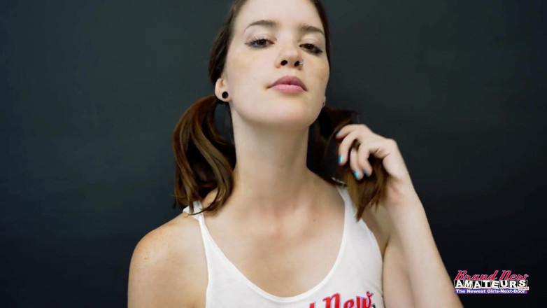 Brand New Amateurs: Hubená brunetka šuká a saje ptáka v porno konkurzu