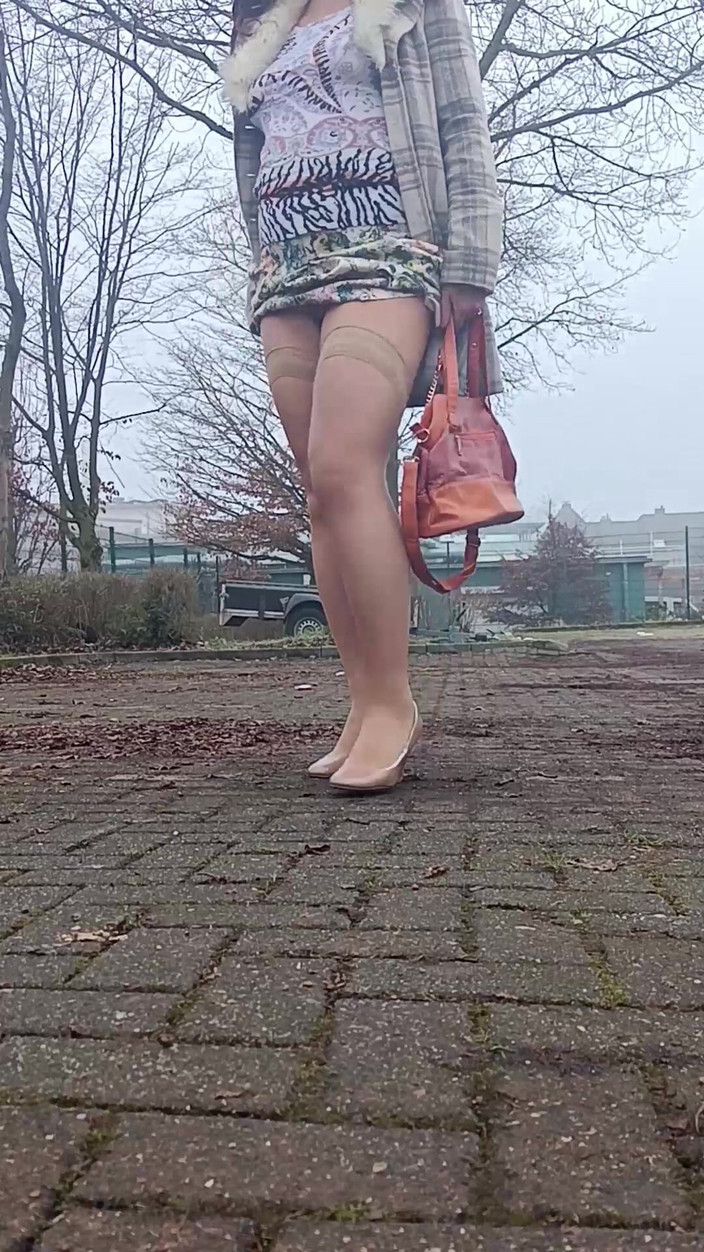 Nelly_Honey: 我和我的爱人一起开车为我 75 岁的粉丝拍摄视频