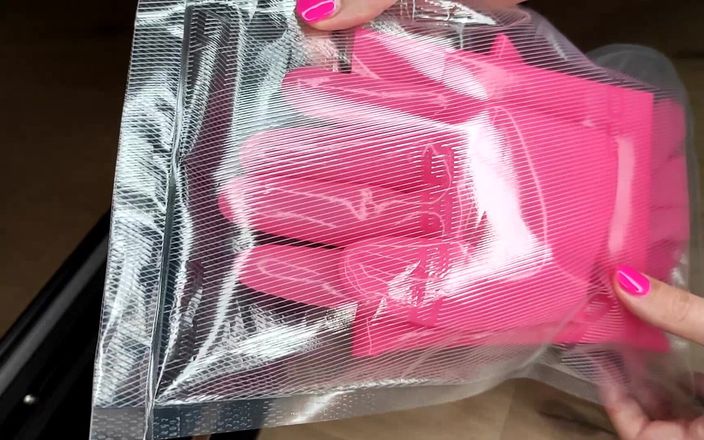 Princess18_: Fisting profond avec des gants en latex roses
