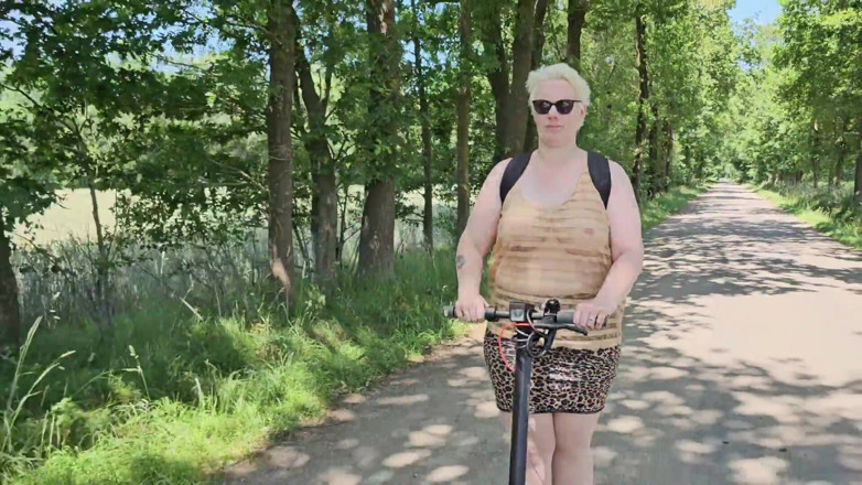 UserBitch1: Frívolo Na Estrada Com a Scooter