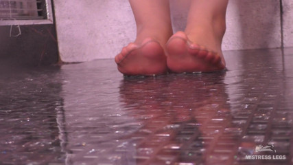 Mistress Legs: Mistress Leg Washing Nylon Feet From the Chocolate Topping