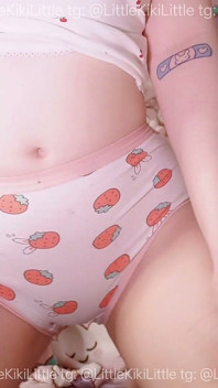 Skutečné !! Hraní s mojí sotva legální nevlastní sestrou v sexy kalhotkách před spaním