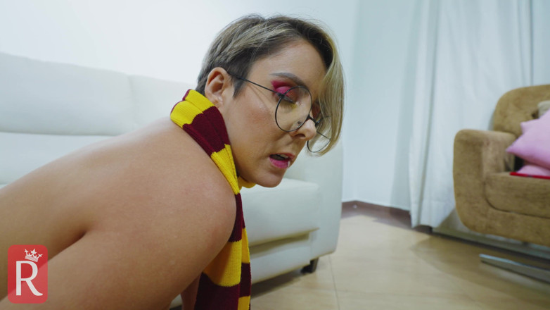Redqueen films: Hogwarts öğrencisi seks makinesiyle anal sikişiyor
