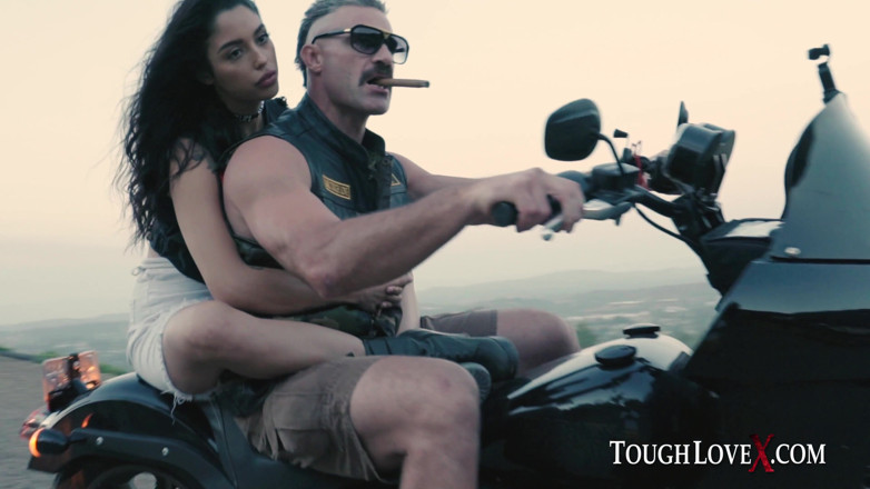 ToughLoveX: Toughlovex menembusi matahari terbenam dengan Vanessa Sky