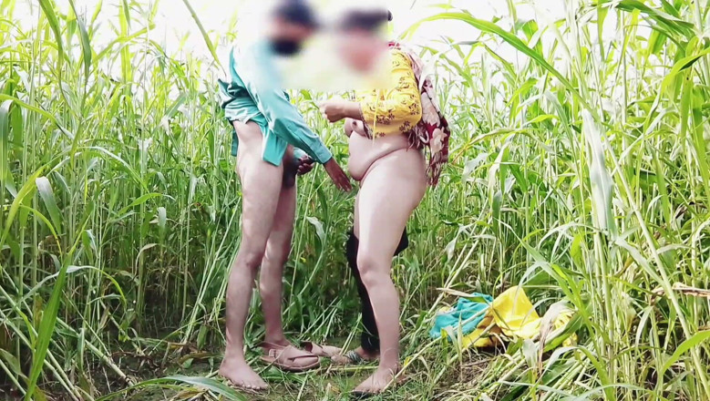 Abida sexy: قضيت وقتا جميلا في سخيف مؤخرتها في الحقول وأعطيتها حمولة في فمها