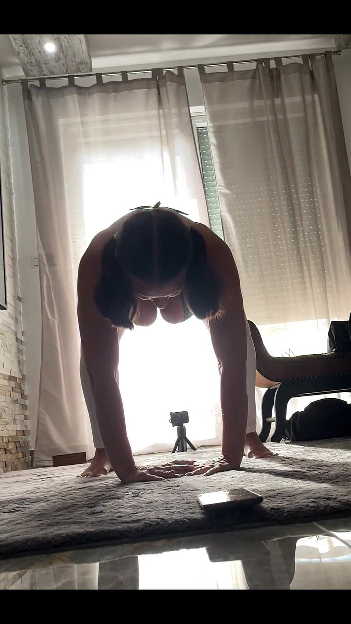 Crypto Mommy: Bb, mira cómo entreno mi cuerpo para que puedas divertirte