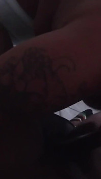 Le chiappe tatuate vengono distrutte da un bbc