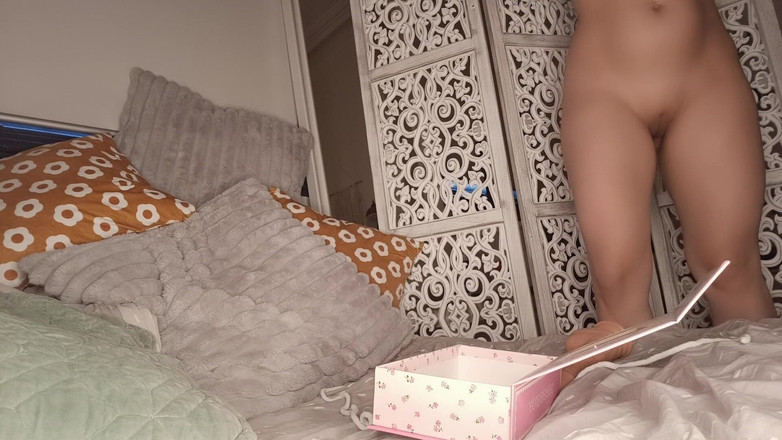 annikarain: Bratty 大学生被恶魔摆姿势