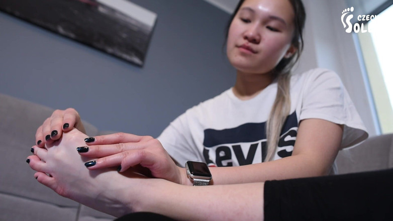 Czech Soles - foot fetish content: Asiatisches mädchen karate tritt und pOV-fußanbetung