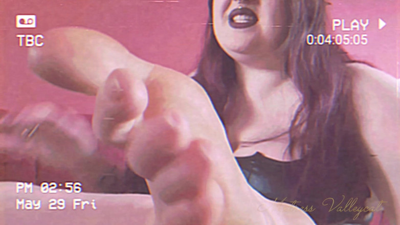 Mxtress Valleycat: Found Foot-age
