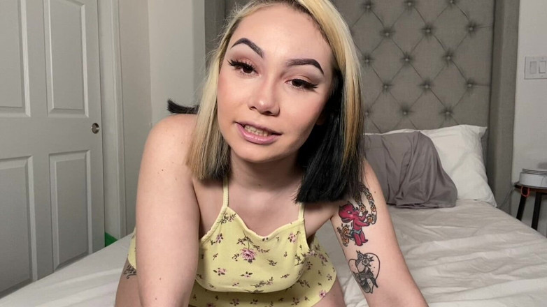 Lenna Lux: Meia-irmã intimidada em gozada interna