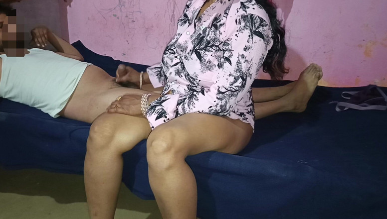 Kavita69: India esposa masturbó su marido y le dio placer