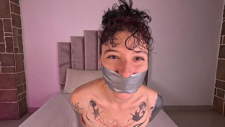 Michelle Kink: Roubíkem se 3 vrstvami pásky