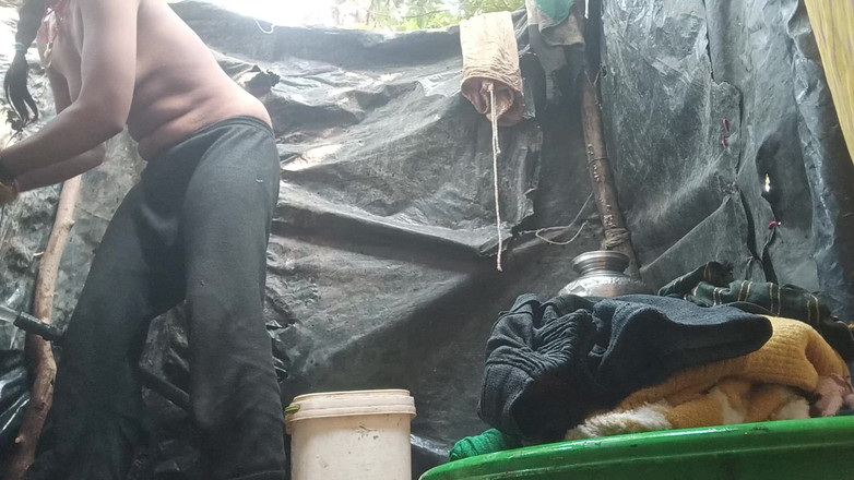 Sexy jaan: Bhabhi Ka Aaj Nahate Hue Video Banaa Liya