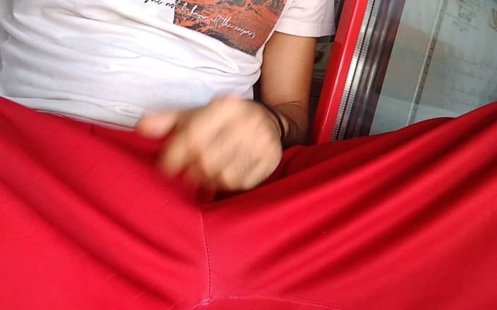 AlexAlejandro13: Masturbation sous le porche sexy
