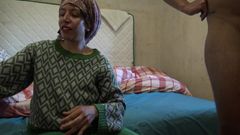 Souzan Halabi: 18letý nevlastní syn vystříká svou tantaly sexuální panenku před svou...