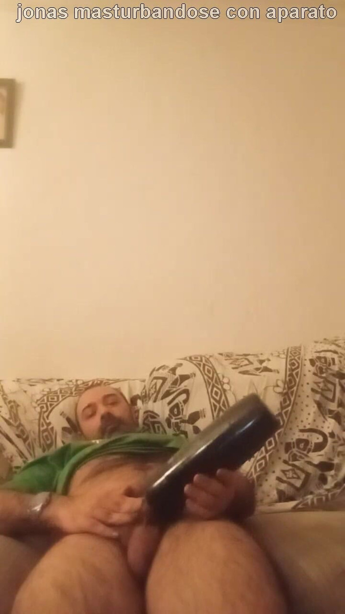 Meztiso: Jonas masturbându-se cu bribrador