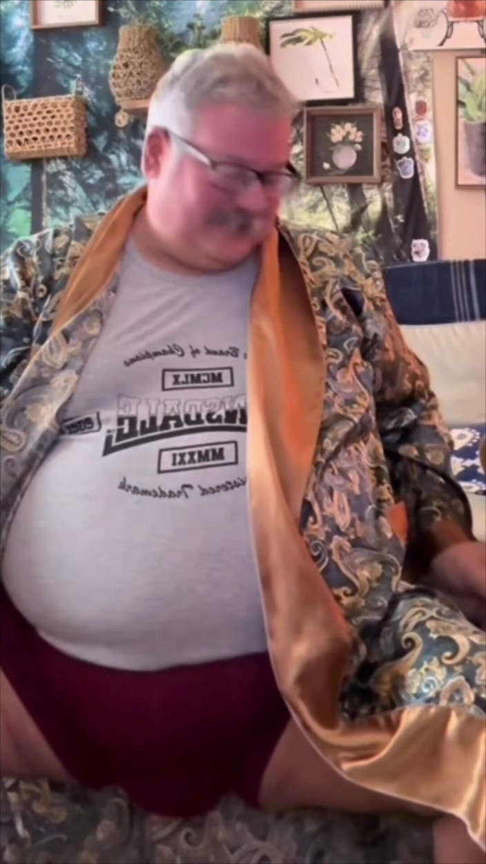 Hand-Free-Daddy-Chub: Awek montel bogel menari dengan tangan dekat orgasme percuma
