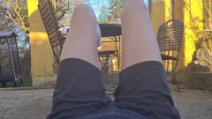 Prettyboi2000x: Je m’entraîne dehors dans mes chaussettes en sueur et mes...