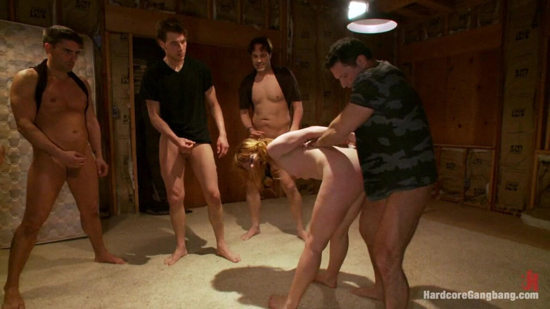 Hardcore Gangbang by Kink: Rothaarige mit dickem hintern fantasiert, hilflos gefesselt und gefüllt zu...