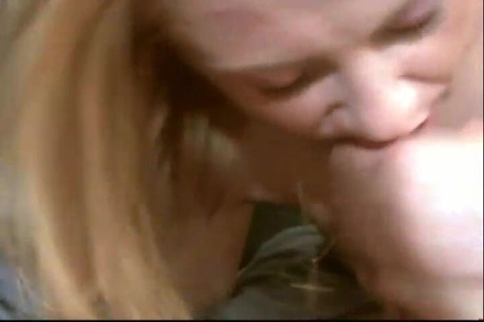 Pantyhose me porn videos: Bubbly Jessika arată de ce este un model de ciorapi...