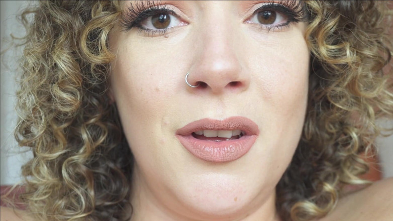 Sasha Curves: Elle se fait téter par plaisir