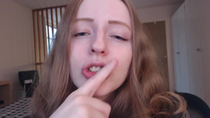 KissMyHips: Glossy lips sucks fingers, spits and drools over cleavage