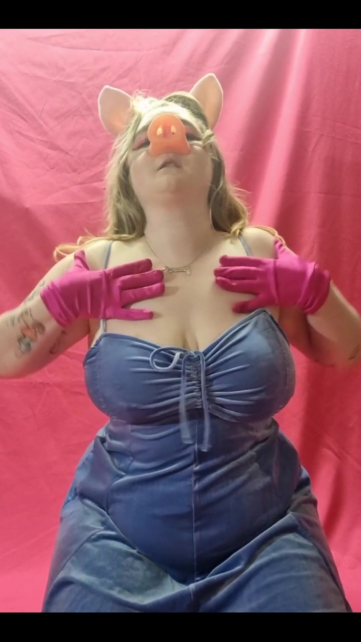 Bunny Royle: Sexy miss maialino tette sculacciate