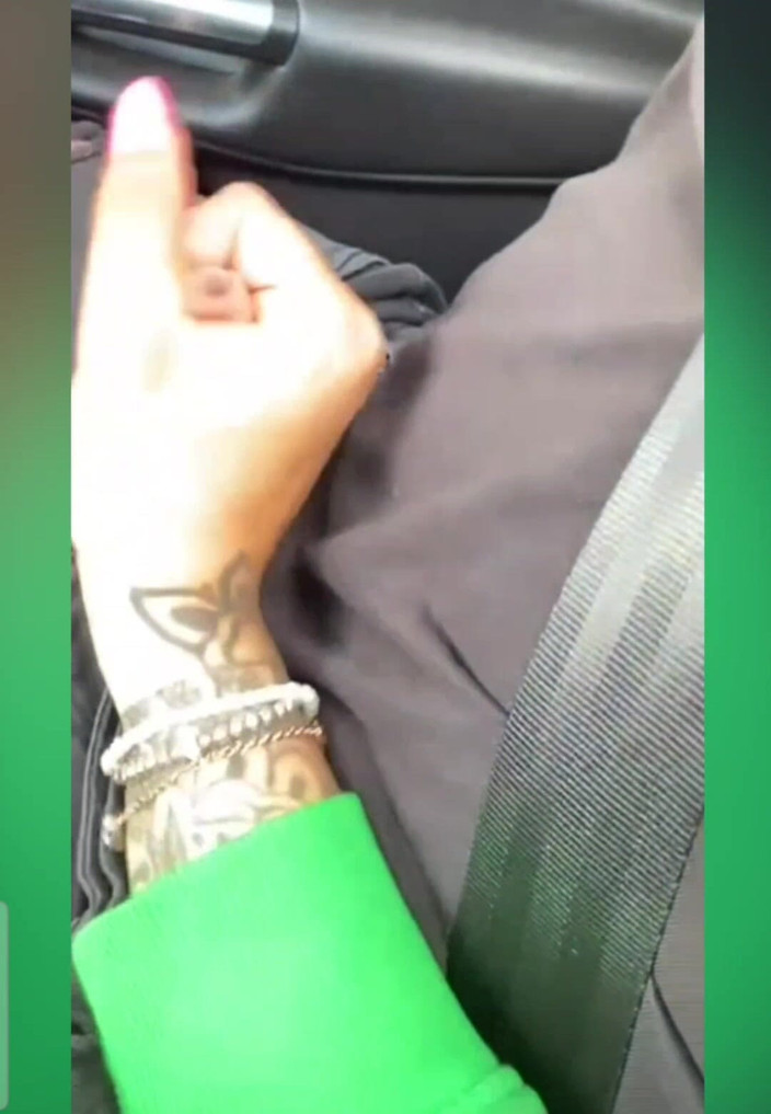 Only Owain: 在车里打手枪并射出大量精液