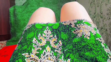 Kitty_Cross: Une belle femboy sirote le jus de la paille déshabillage