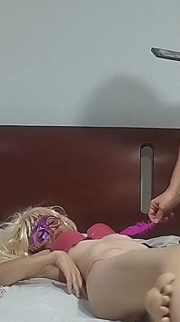 제 의붓여동생이 틱톡을 하고 있었는데 제가 그녀를 발견해서 우리는 부적절한 포르노 영상을 만들게 됐어요