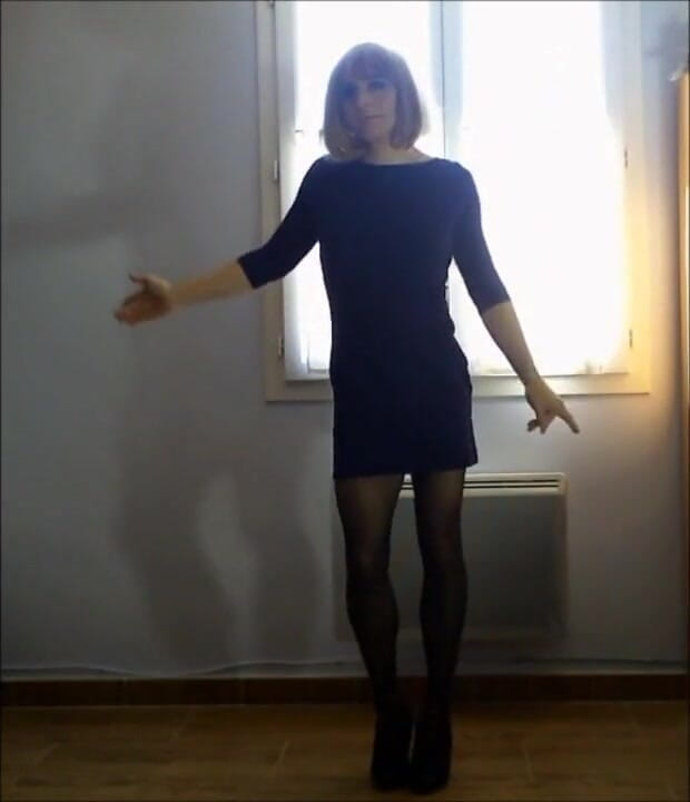 Faustine: Travestiet Faustine sexy dans.