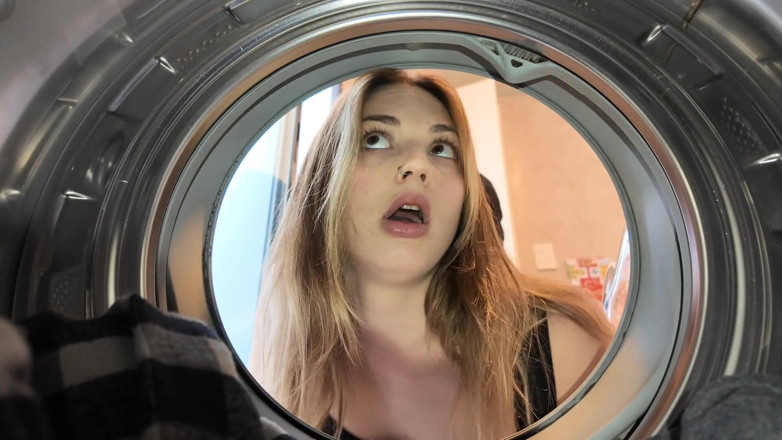 Elnonohub: I Find My Stepsister Wanting to Do Laundry in the...