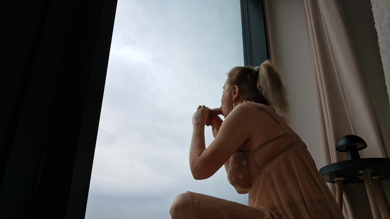 Misses_Jenny: Chơi đồ chơi - dương vật giả trên cửa sổ - thổi kèn
