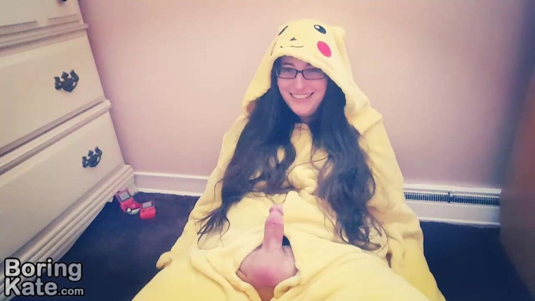 Boring Kate: Masturberea în pikachu kigurumi