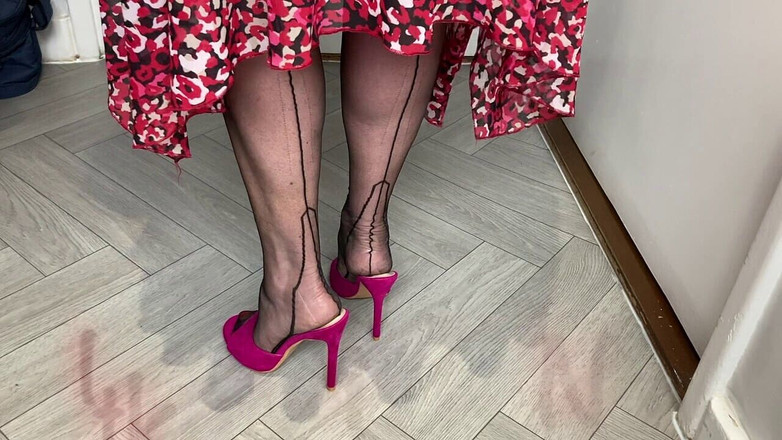 Mr MF: Mme Mature Feet est juste une taquine ...