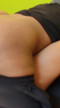 Chica caliente obtiene su coño áspero follado por una gran polla