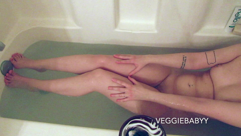 Veggiebabyy: 脚の剃毛とローション塗りについて