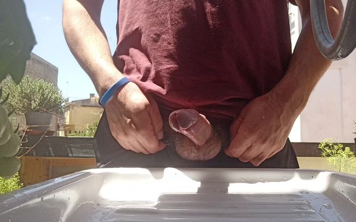 Kinky Guy: Outdoor Summer Pee